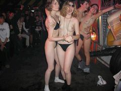 Have a look at the very rare pictures of the amazing hot sex performance a trite strip show turned into! Image 2
