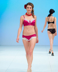 La Rouge Lingerie and Scissor Clothing Fashion Show pics Image 8
